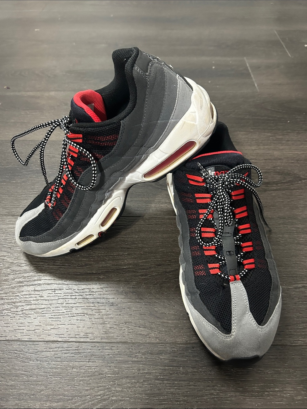 Nike Men's Air Max 95 in Wolf Grey and Chilling Red Size 11